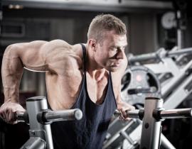 Отжимаемся на брусьях правильно