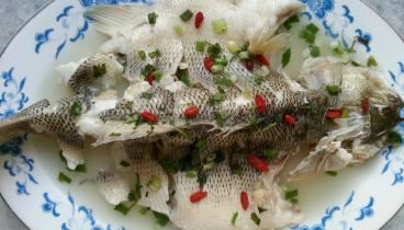 Отварной окунь