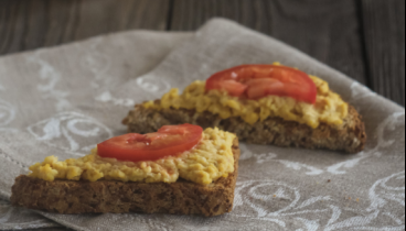 Бутерброд с хумусом