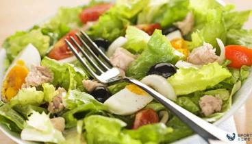 Зеленый салат с тунцом