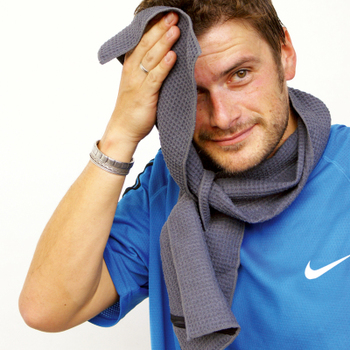 спортсмен с полотенцем